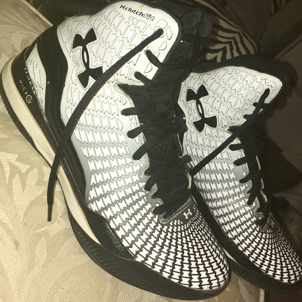 Basketball shoes